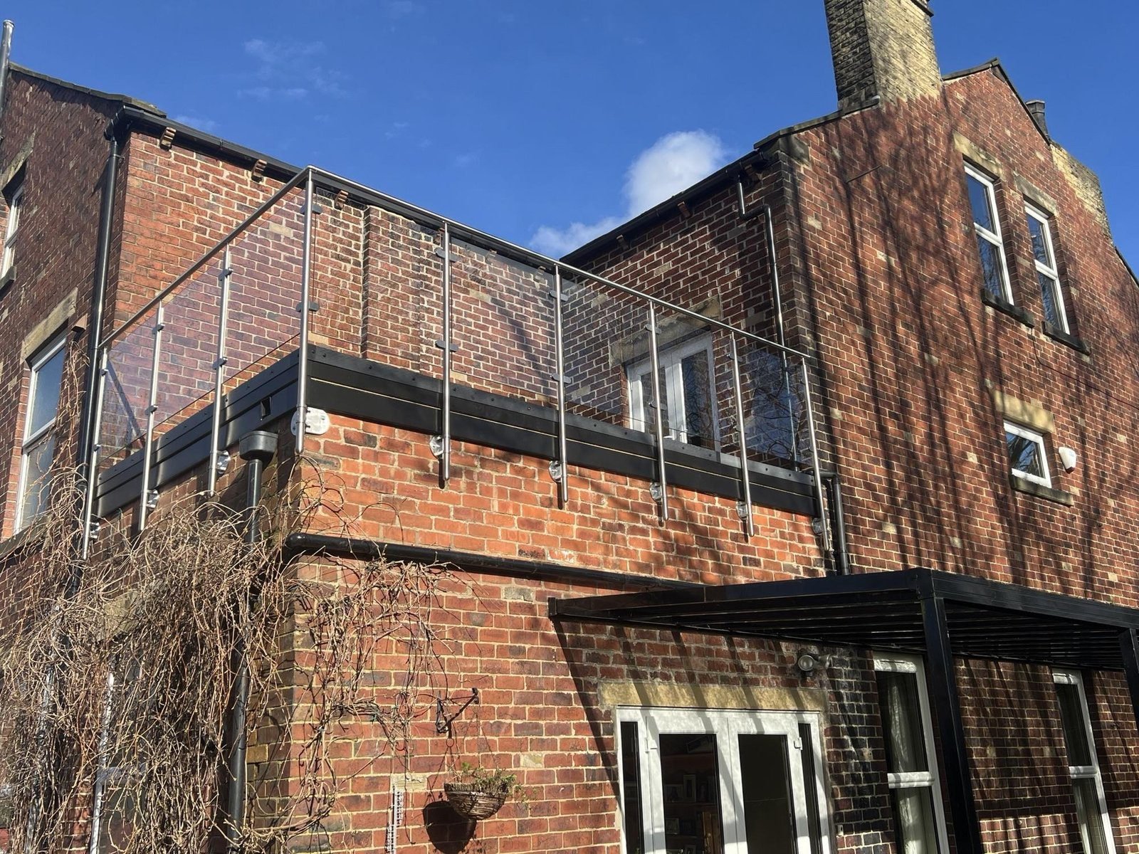 Side Mounted Posts - Wakefield Glass & Aluminium