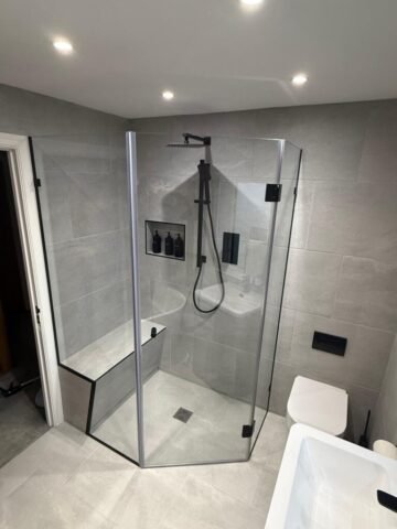 Quadrant shower 1 quadrant shower door